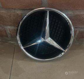 Logo simbolo anteriore  mercedes benz nuovo