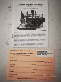 Macchina fotografica con custodia subacquea