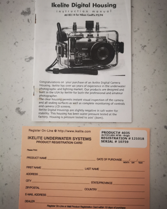 Macchina fotografica con custodia subacquea