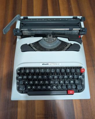 Macchina da scrivere Olivetti Lettera 12