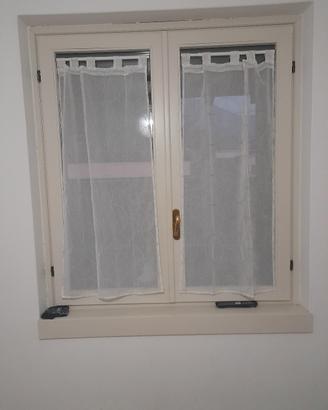 6 serramenti da esterno di cui 2 portafinestre