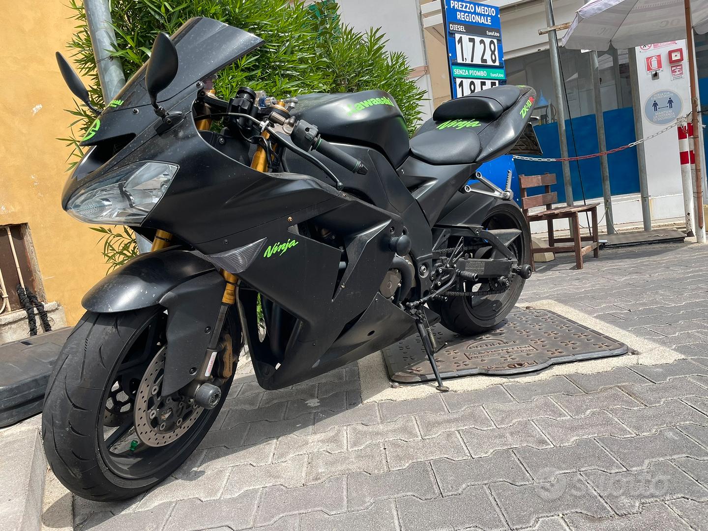 Kawasaki zx10r 2005 usata sales