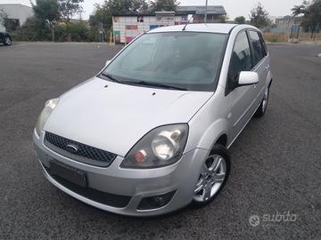 Ford Fiesta 1.2 16V 75cv 5p titanium