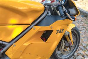 ducati 748 S  anno 2000  (leggere bene...)
