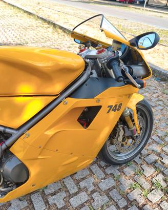 ducati 748 S  anno 2000  (leggere bene...)
