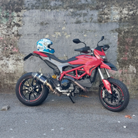 Hypermotard 821