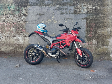 Hypermotard 821