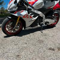 Aprilia RSV4 Factory speed white 2023