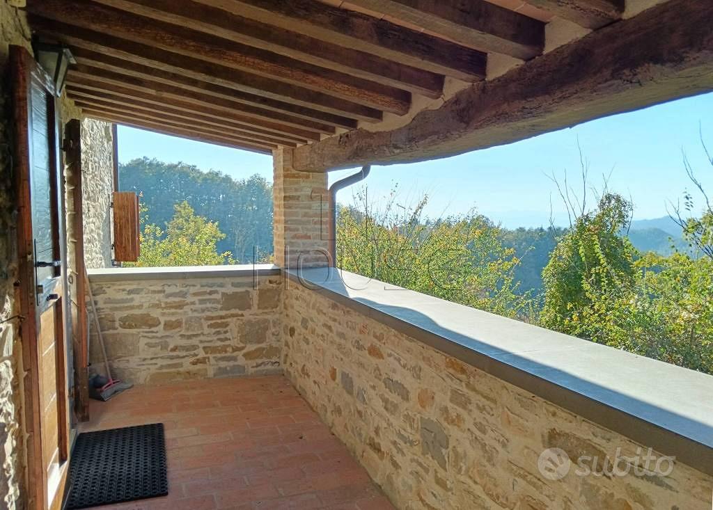 Rustico / Casale di 600 m² con più di 5 locali e p - Altro