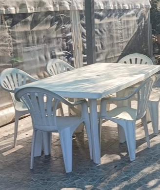 Tavolo da giardino allungabile in resina bianco