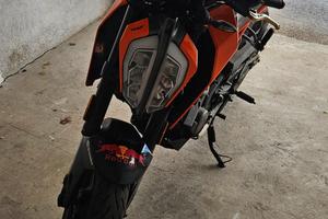 KTM Duke 125 ABS (2017) - passaggio incluso