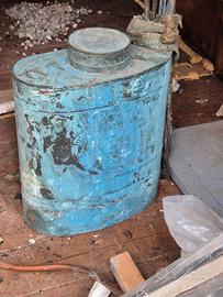 pompa a spalle in rame di un tempo