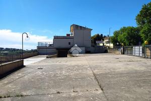 NEGOZIO A ARICCIA