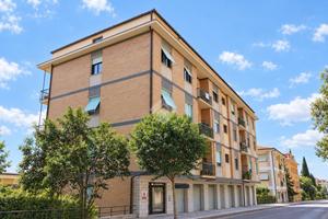 5 LOCALI A FERMO