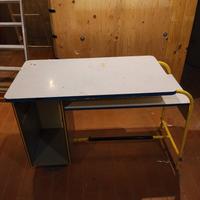 scrivania in legno 