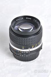 Nikon 85mm f/2 AI-S