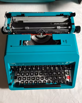 Macchina da scrivere Oliveti Studio 45 + accessori