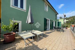 VILLA A SCHIERA A NOLI