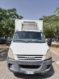 Iveco Daily 35c12 isotermico con Ganciera