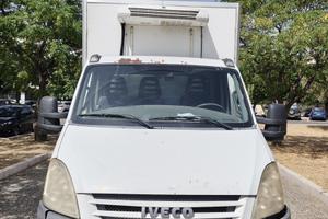 Iveco Daily 35c12 isotermico con Ganciera