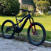 Specialized Turbo Levo Carbon 2018 con 2 batterie.