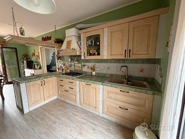 Cucina artre modello “barchessa” in legno massello