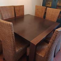 tavolo quadrato e sedie