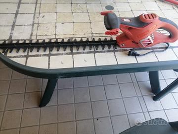 Tagliasiepi con cavo elettrico Black&Decker