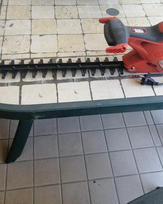 Tagliasiepi con cavo elettrico Black&Decker