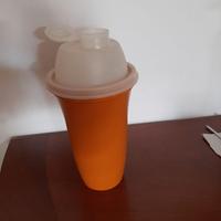 Shaker tupperware