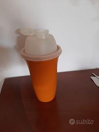 Shaker tupperware