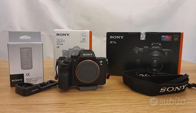 Fotocamera mirrorless Sony a7 III + accessori pro