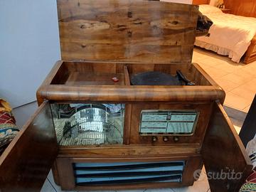 Mobile bar con giradischi/radio vintage in radica