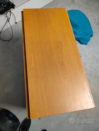 tavolo pieghevole con sedie 