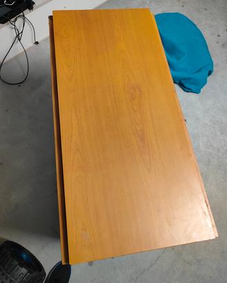 tavolo pieghevole con sedie 