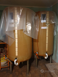 2 Serbatoi per vino in vetroresina 600 litri