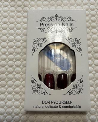 Unghie Finte Quadrate adesive colore rosso