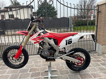 Honda 450 motard targato