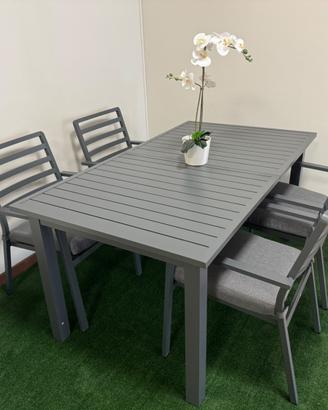 Tavolo e sedie in alluminio da giardino