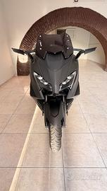 TMAX 560