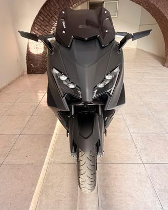 TMAX 560