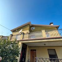 Bifamiliare con corte e garage