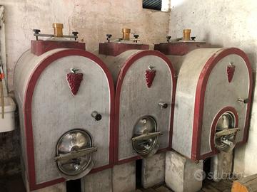 Botti in cemento per vino