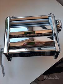 Macchina per tirare la pasta con motore 