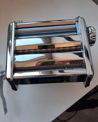 Macchina per tirare la pasta con motore 
