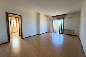 Appartamento con garage, zona Santa Maria