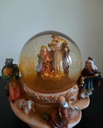 Palla di vetro con presepio
