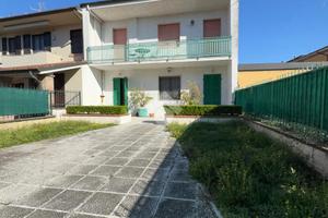 PORZIONE DI BIFAMILIARE A MADIGNANO