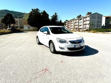 OPEL Astra 4ª serie - 2011