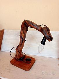 Lampada da scrivania o comodino